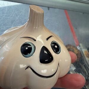 Ceramic Smiling Garlic Head Figurine - Cream